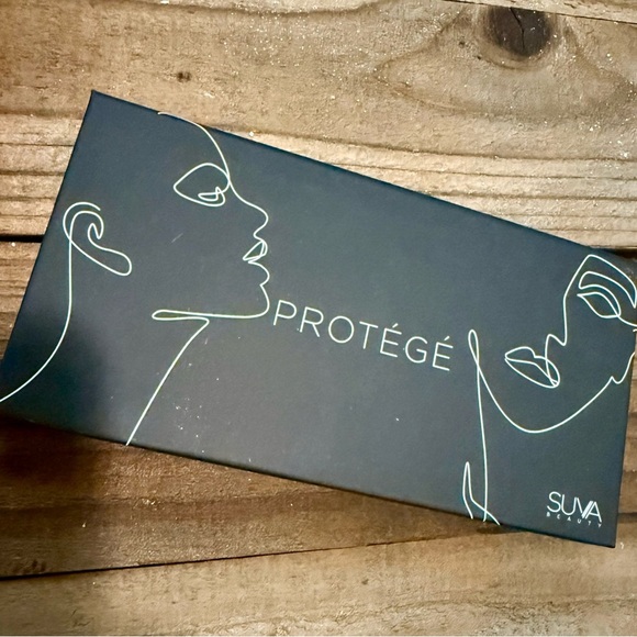 Eyeshadow Palette with Gold, Pink, and neutral Shades.  Full sized palette. New - Picture 2 of 2